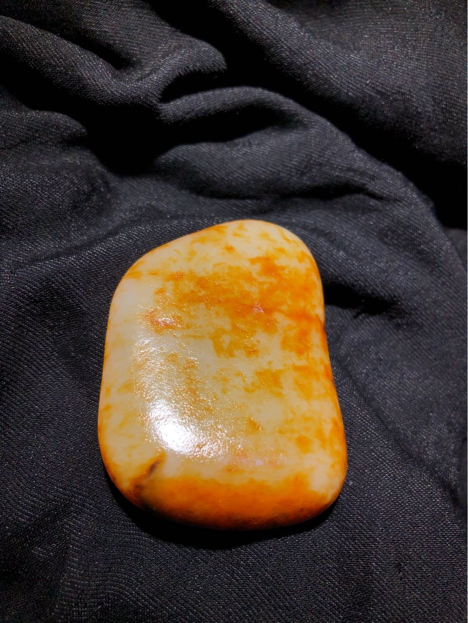 和田玉-红皮白肉籽料原石