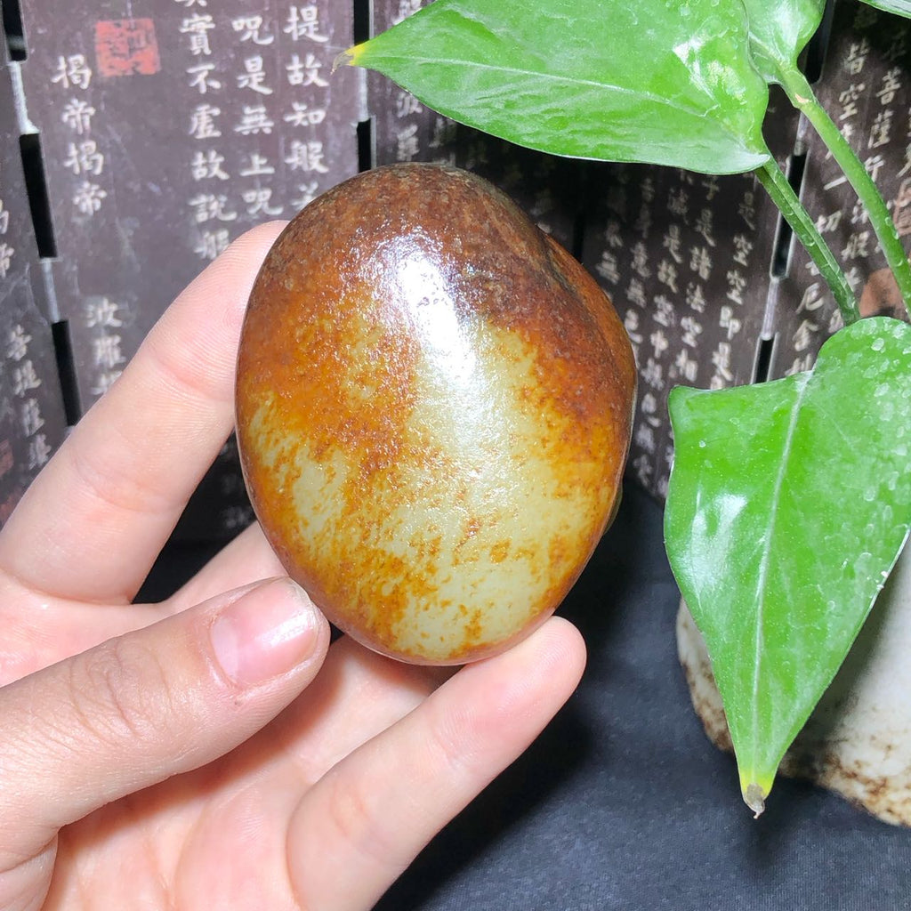 和田玉-红皮白肉籽料原石