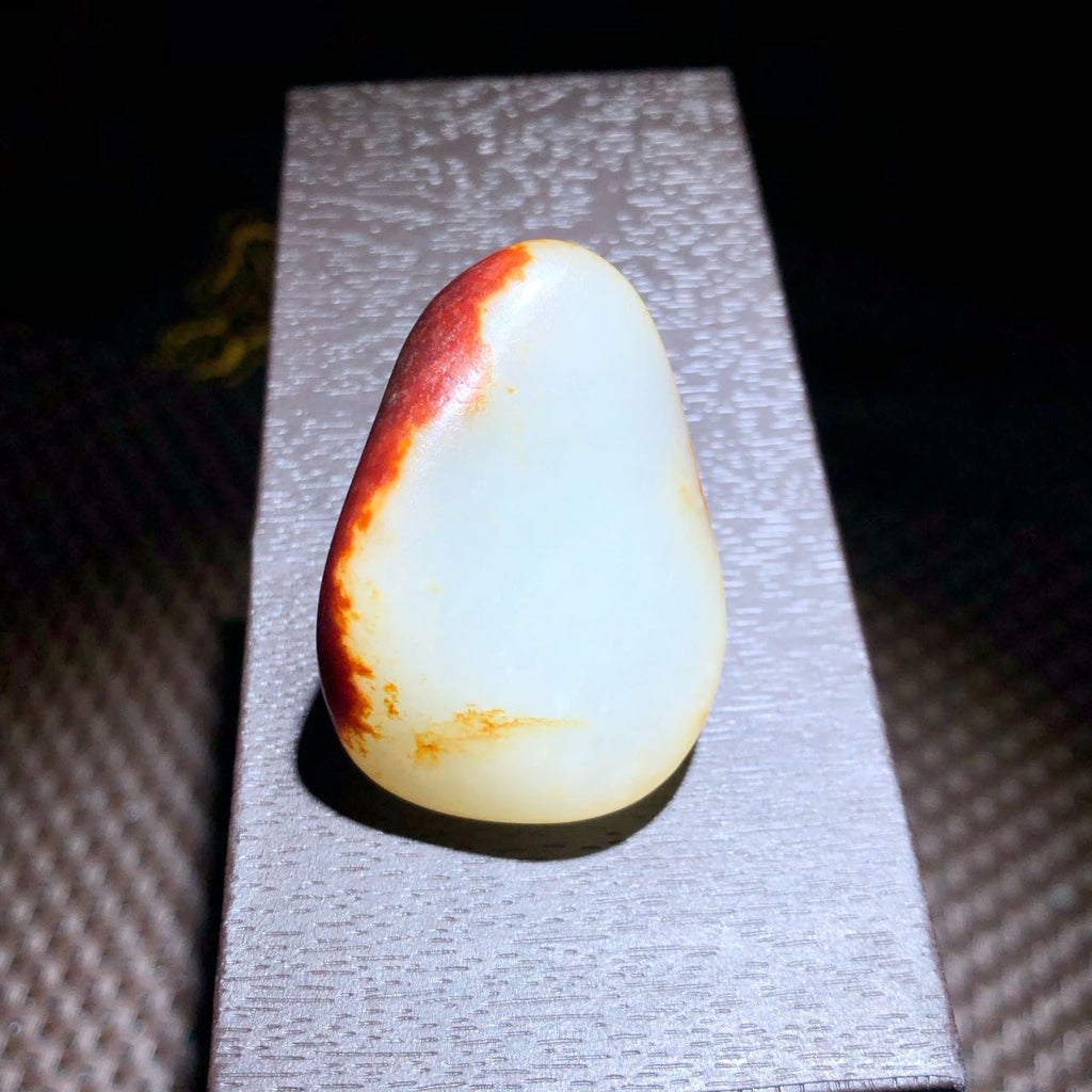 和田玉-红皮白肉籽料原石