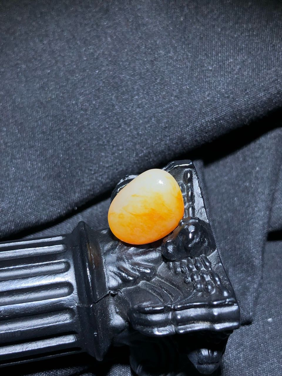 和田玉-洒金白肉籽料