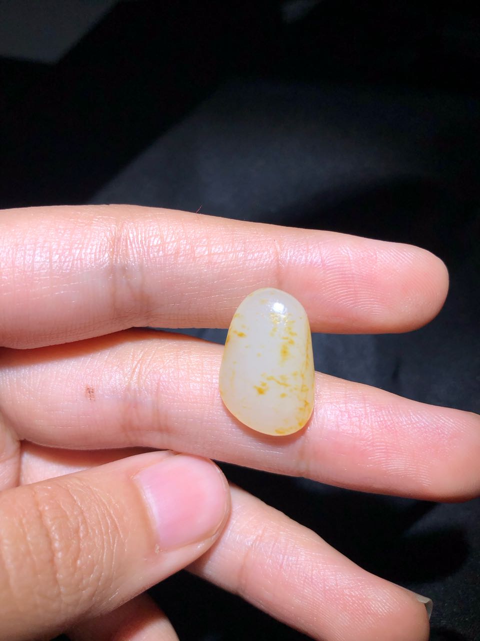 和田玉-洒金皮白肉籽料原石