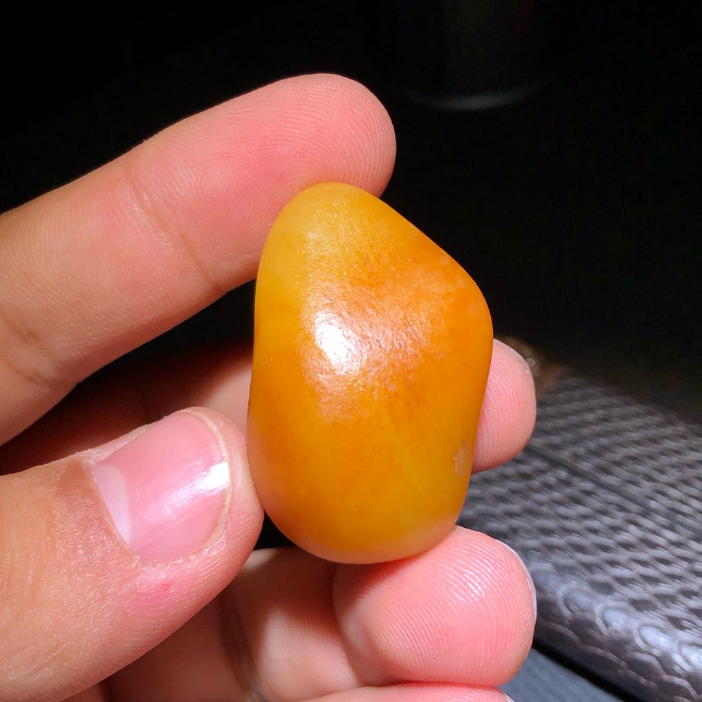 和田玉-满黄沁籽料原石