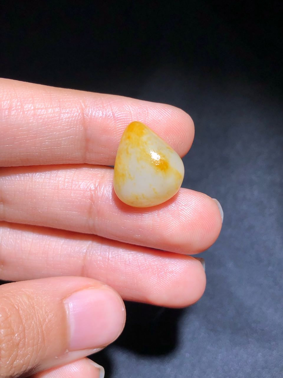 和田玉-洒金皮白肉籽料原石