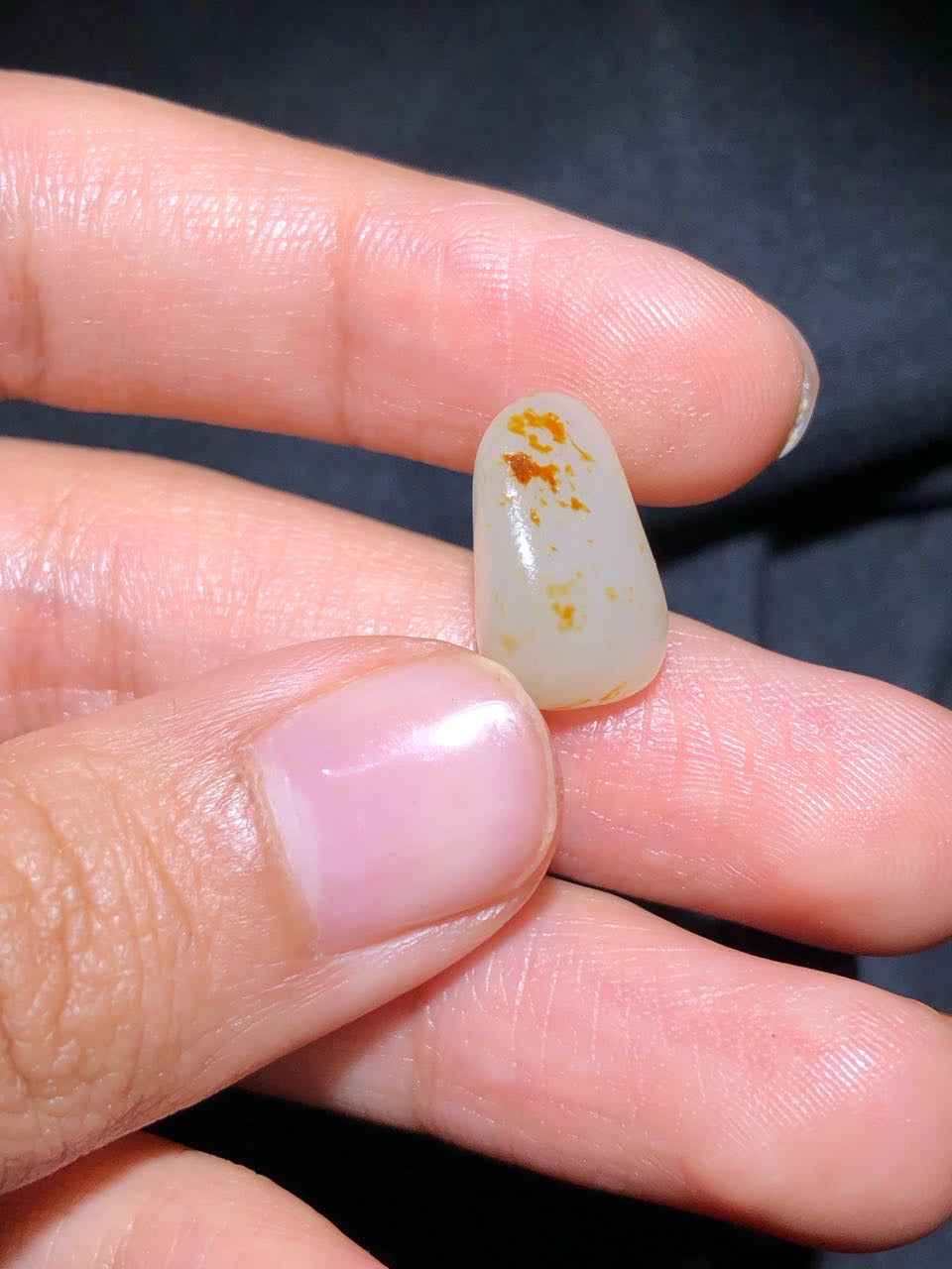 和田玉-洒金皮白肉籽料原石