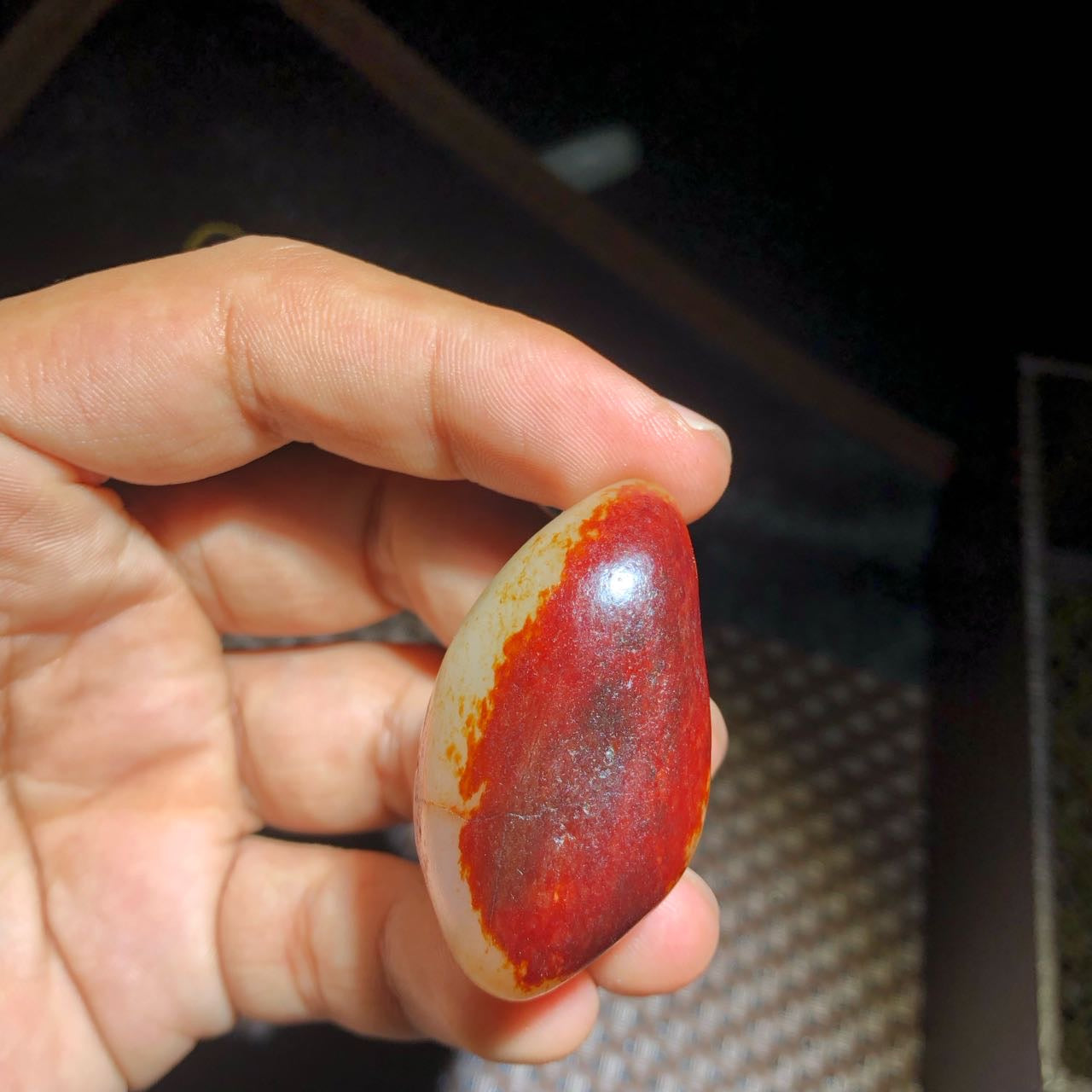 和田玉-红皮白肉籽料原石