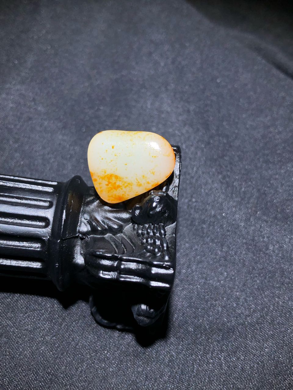 和田玉-洒金皮白肉籽料原石