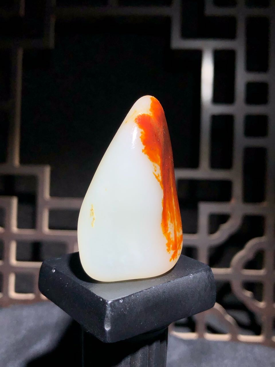 和田玉-红皮白肉籽料原石