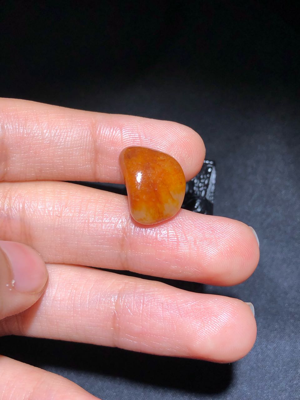 和田玉-洒金皮白肉籽料原石