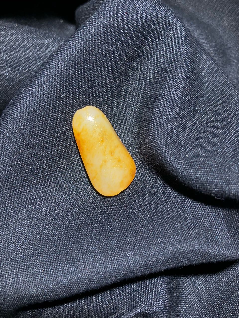 和田玉-洒金皮白肉籽料原石