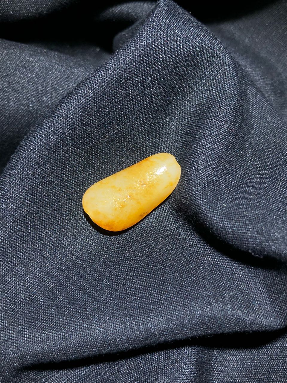 和田玉-洒金皮白肉籽料原石