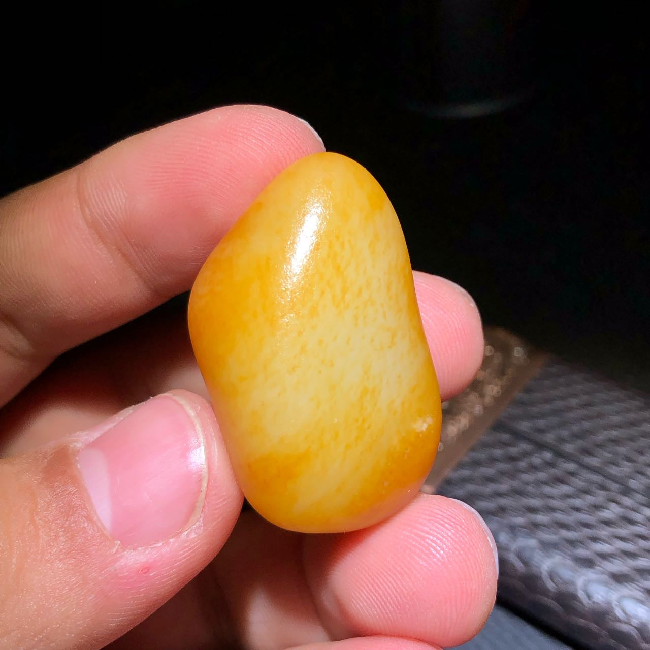 和田玉-满黄沁籽料原石