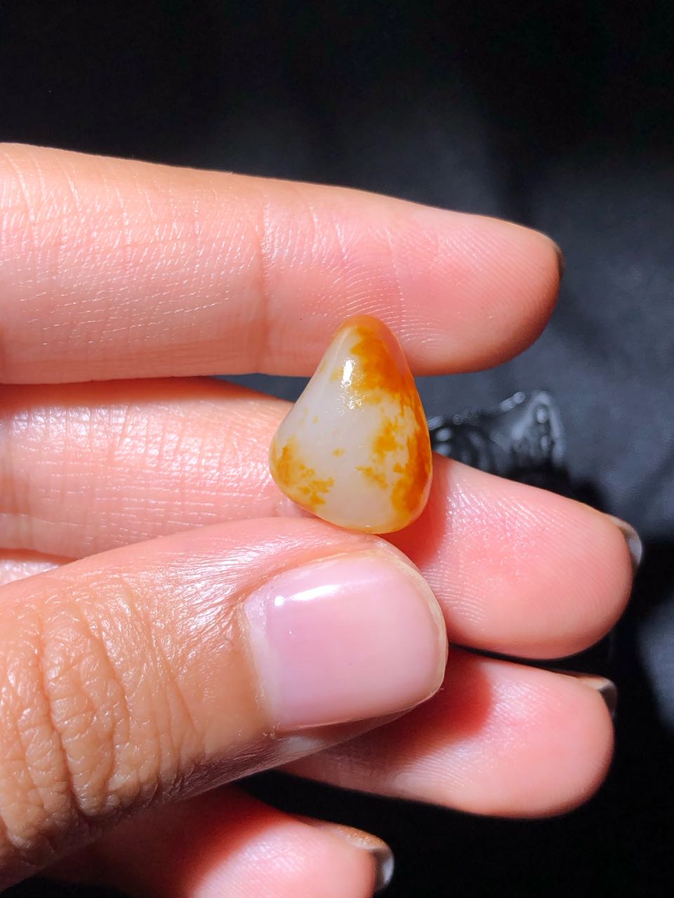 和田玉-洒金皮白肉籽料原石