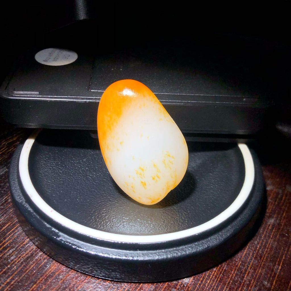 和田玉-红皮白肉籽料原石