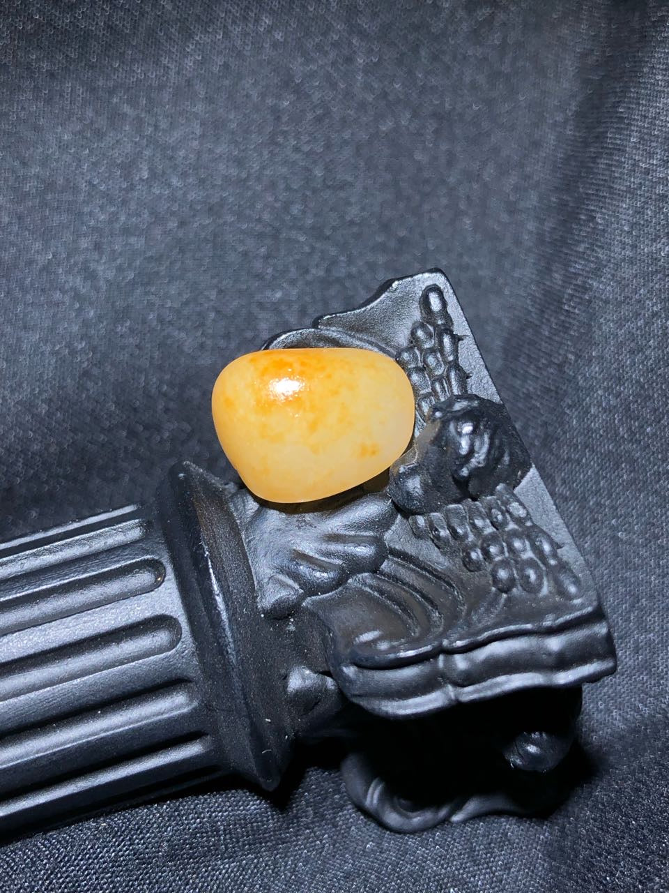 和田玉-洒金皮白肉籽料原石