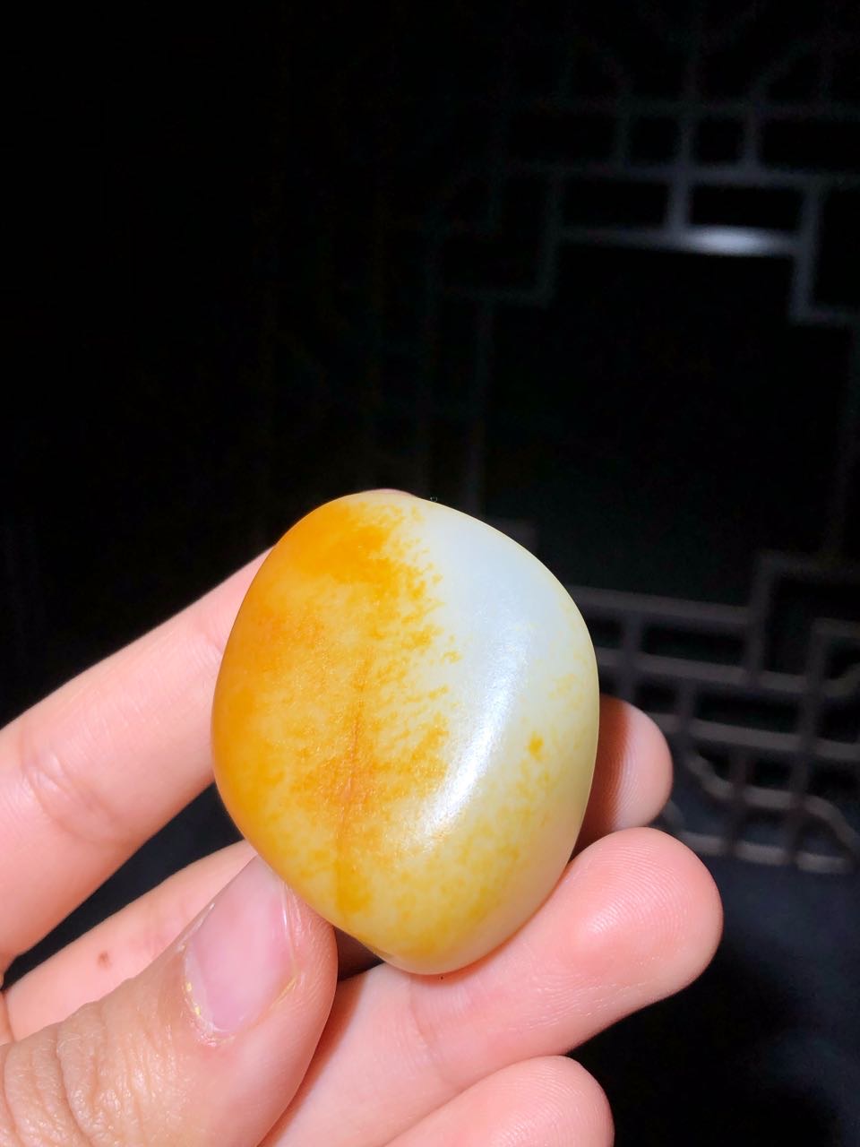 和田玉-红皮白肉籽料原石