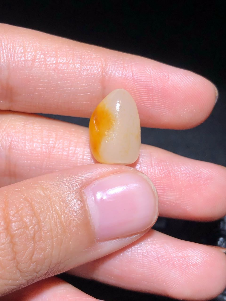 和田玉-洒金白肉籽料