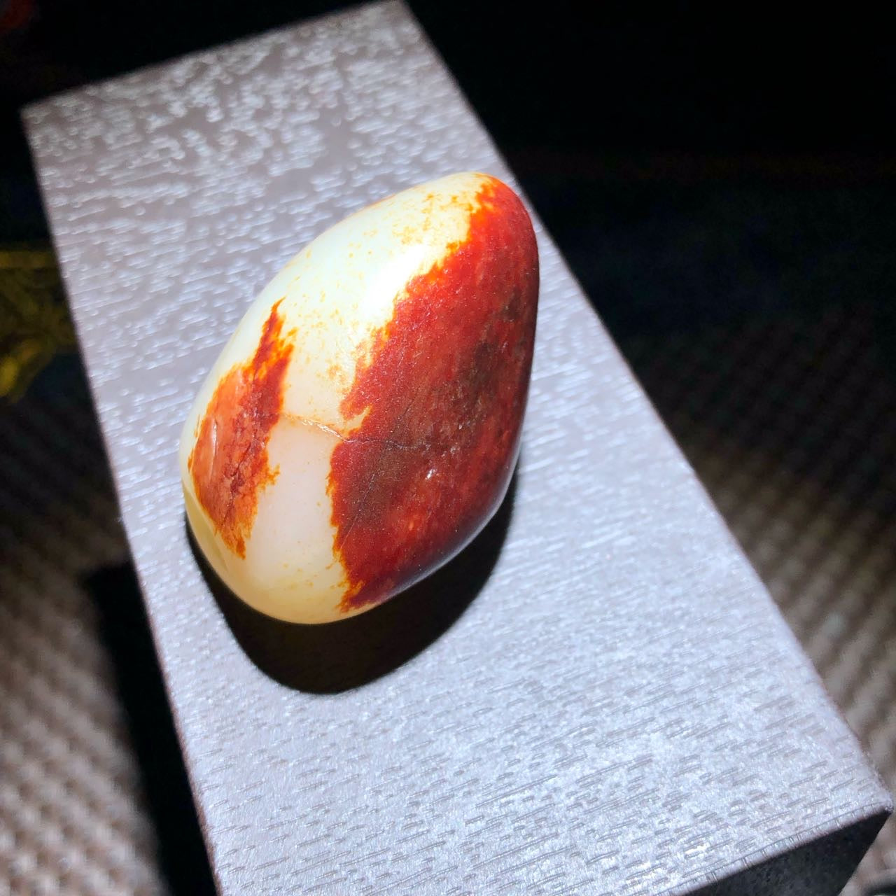 和田玉-红皮白肉籽料原石