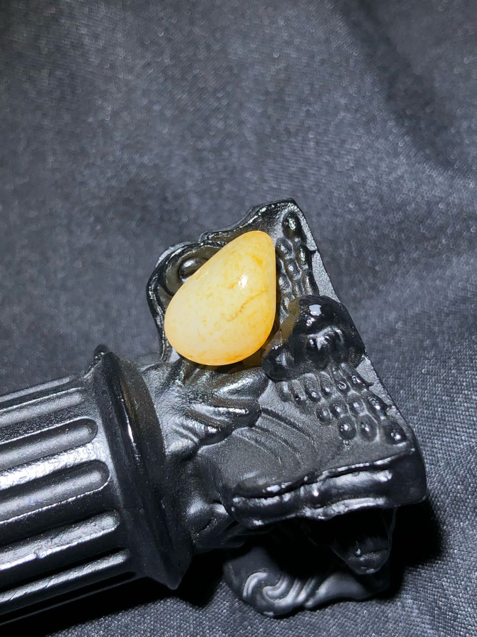 和田玉-洒金皮白肉籽料原石