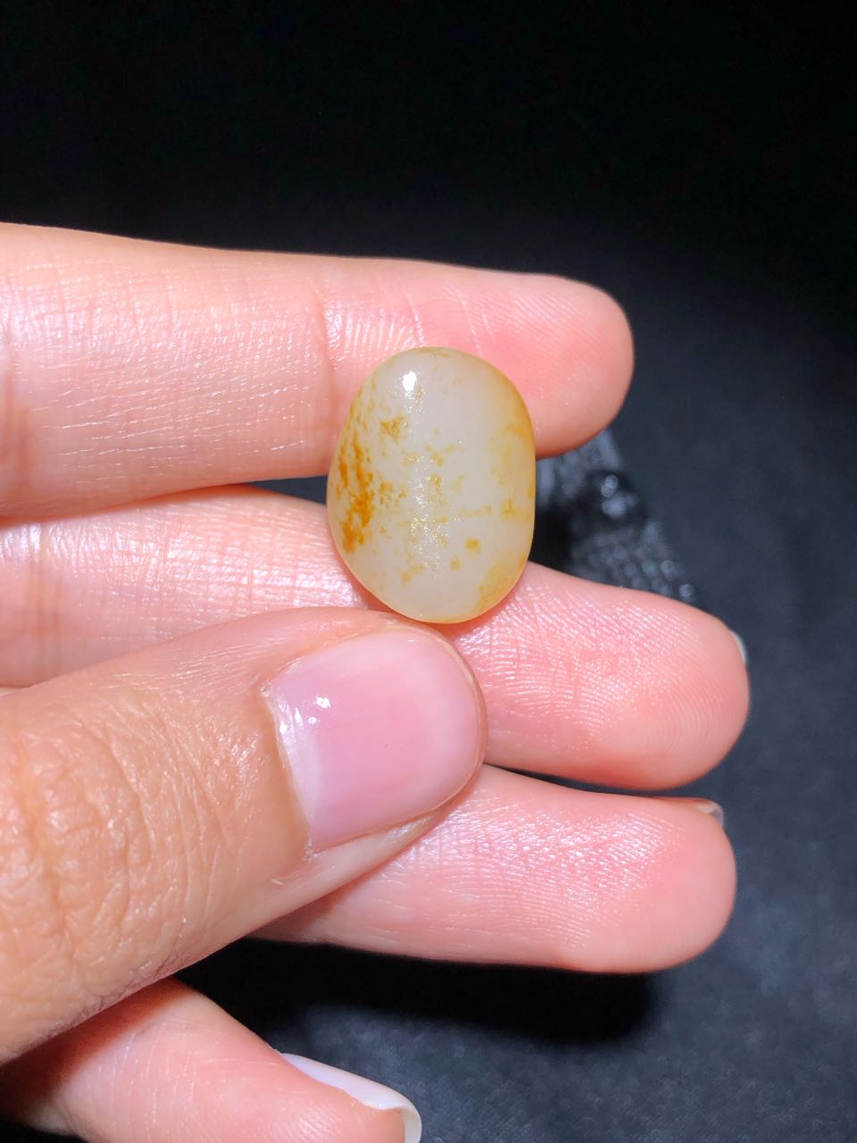 和田玉-洒金皮白肉籽料原石