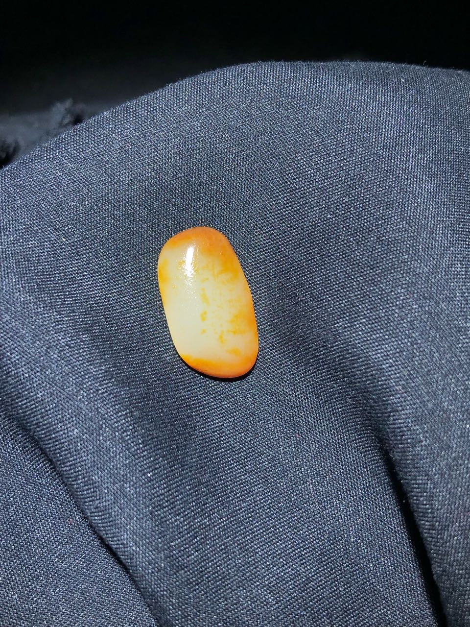和田玉-红皮白肉籽料