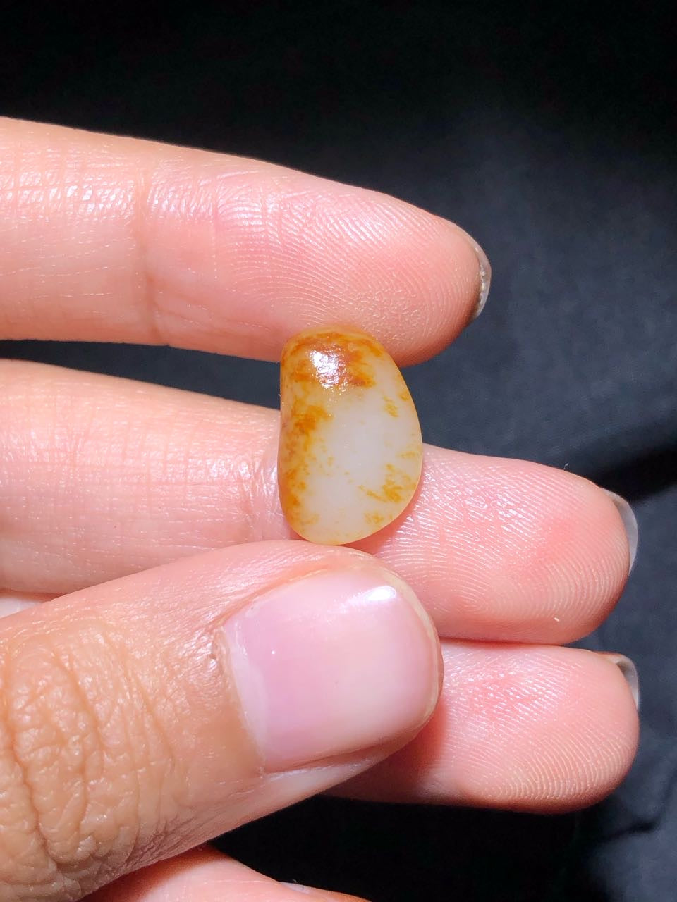 和田玉-洒金皮白肉籽料原石