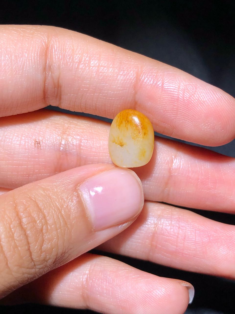 和田玉-洒金皮白肉籽料原石