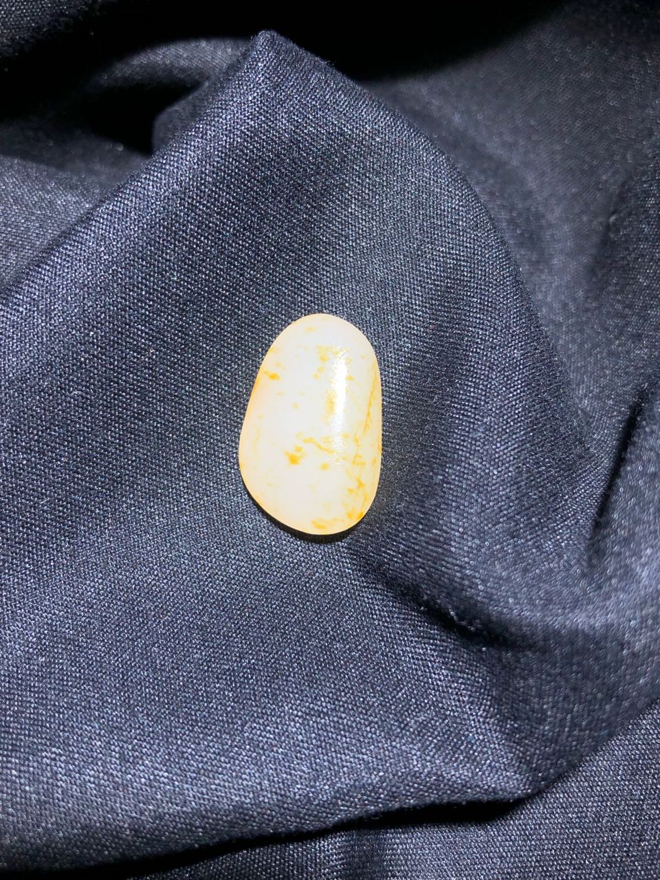 和田玉-洒金皮白肉籽料原石