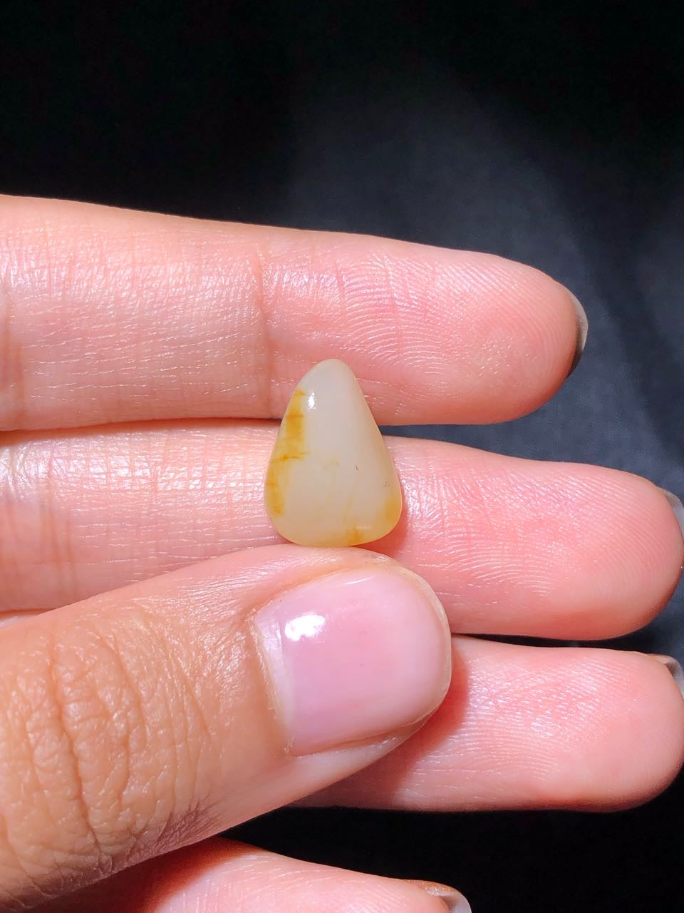 和田玉-洒金白肉籽料
