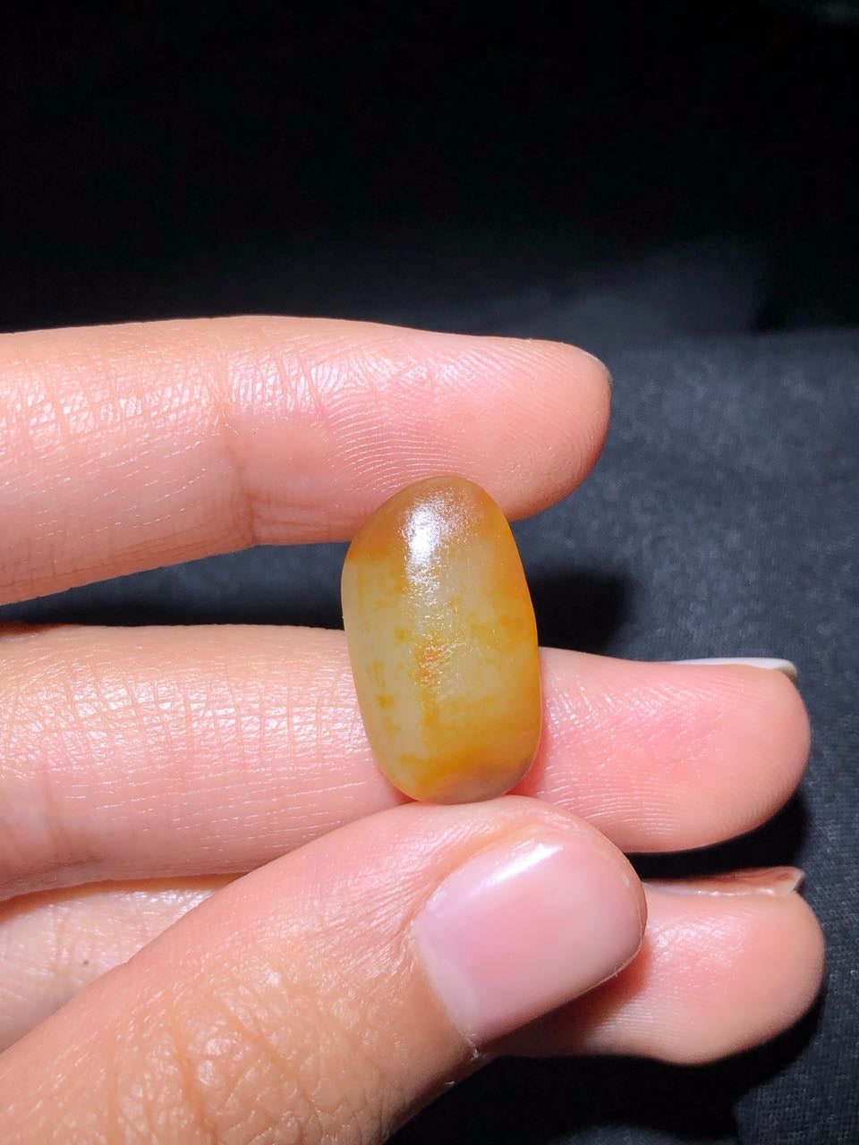 和田玉-红皮白肉籽料
