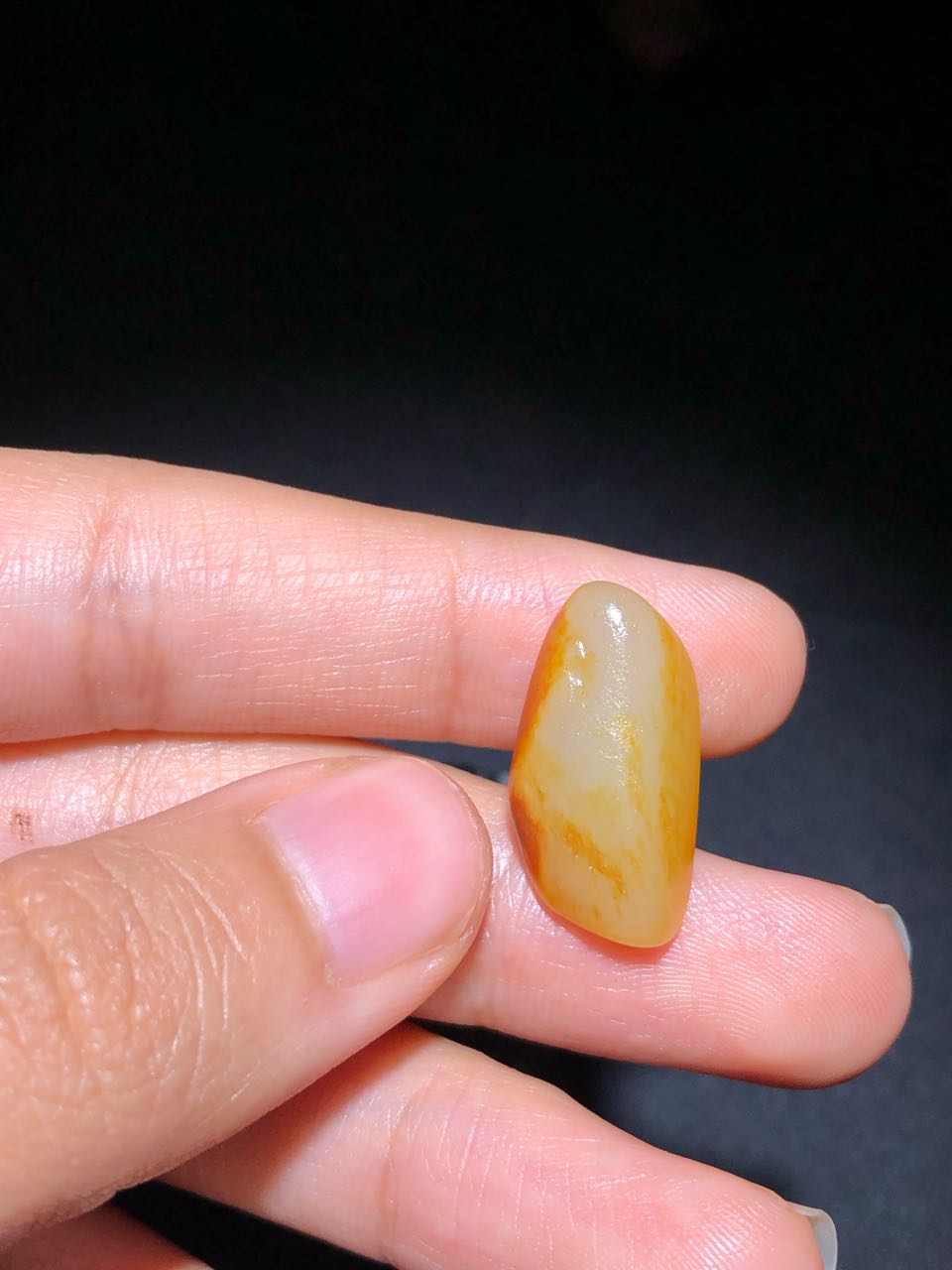 和田玉-红皮白肉籽料