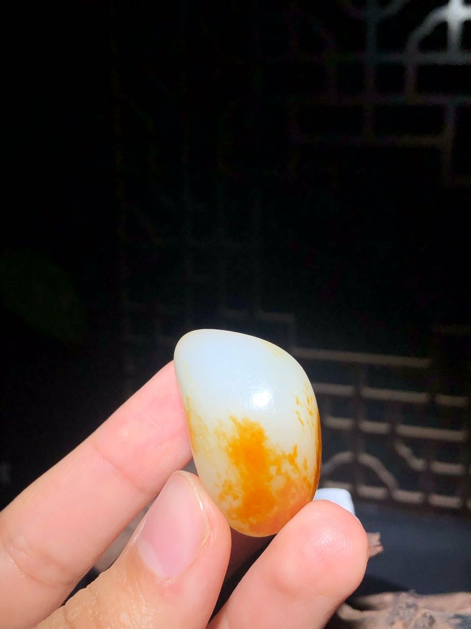 和田玉-红皮白肉籽料原石