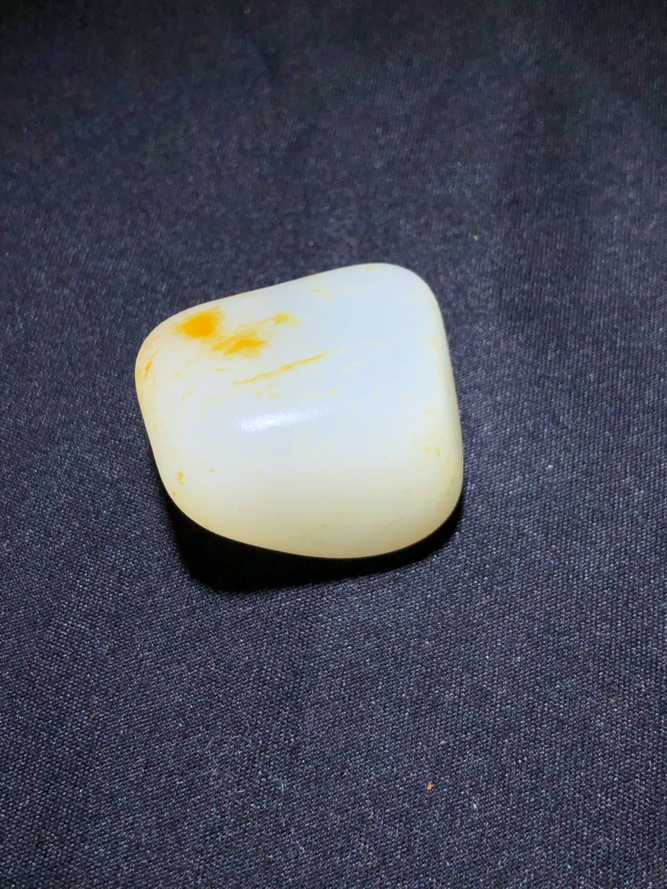 和田玉-洒金皮白肉籽料原石