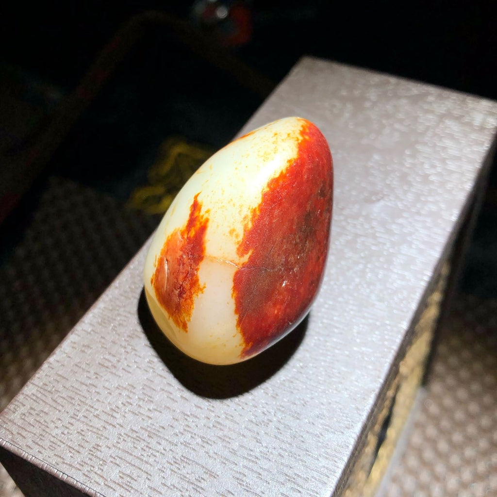和田玉-红皮白肉籽料原石