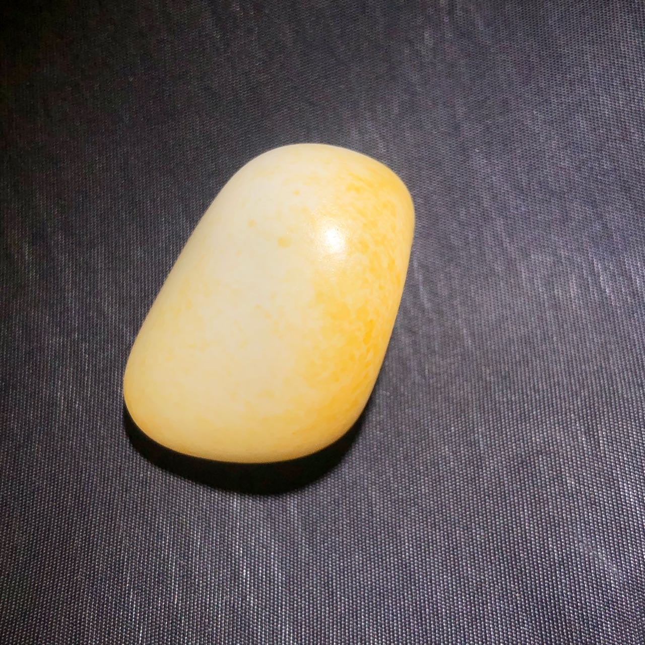 和田玉-洒金皮白肉籽料原石