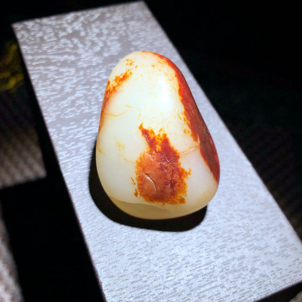 和田玉-红皮白肉籽料原石