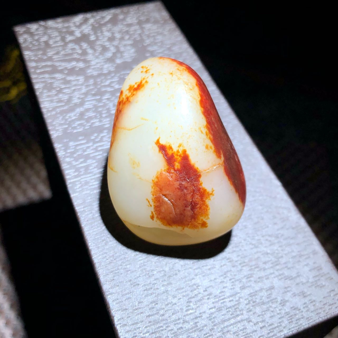 和田玉-红皮白肉籽料原石