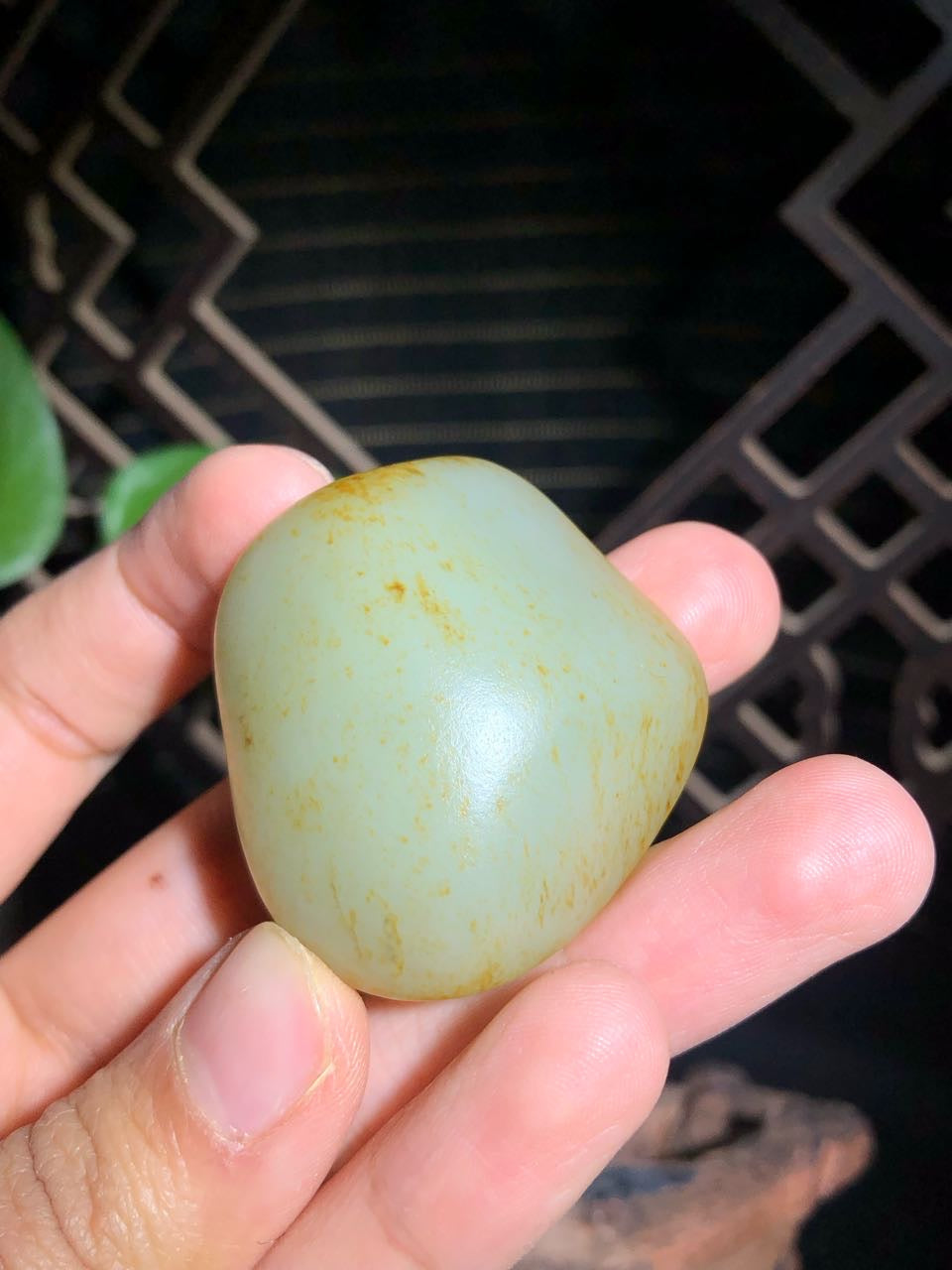 和田玉-洒金皮白肉籽料原石
