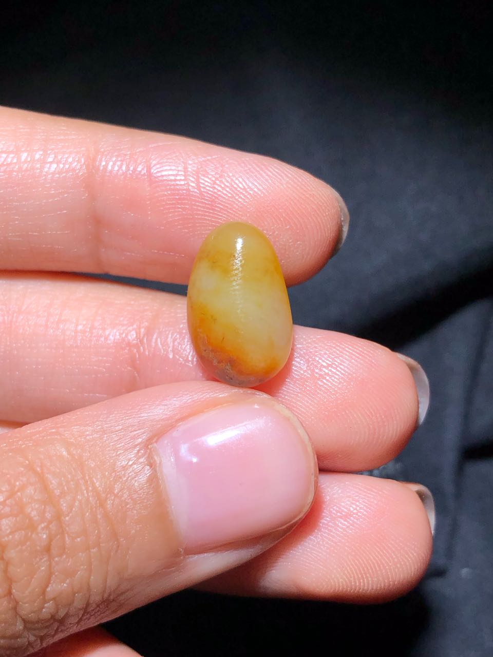 和田玉-洒金皮白肉籽料原石