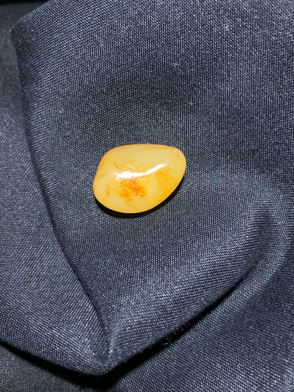 和田玉-红皮白肉籽料原石