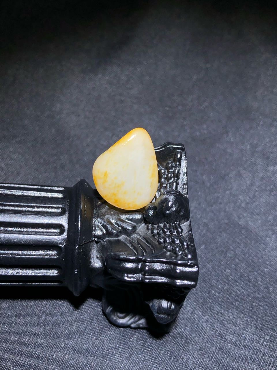 和田玉-洒金皮白肉籽料原石