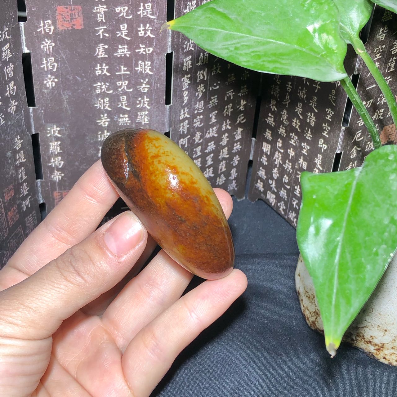 和田玉-红皮白肉籽料原石