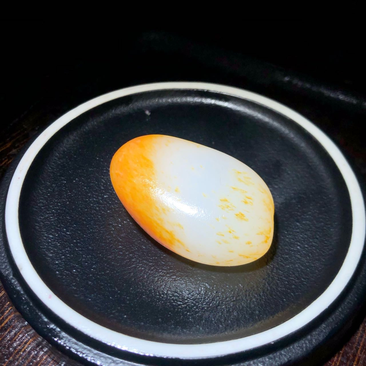 和田玉-红皮白肉籽料原石