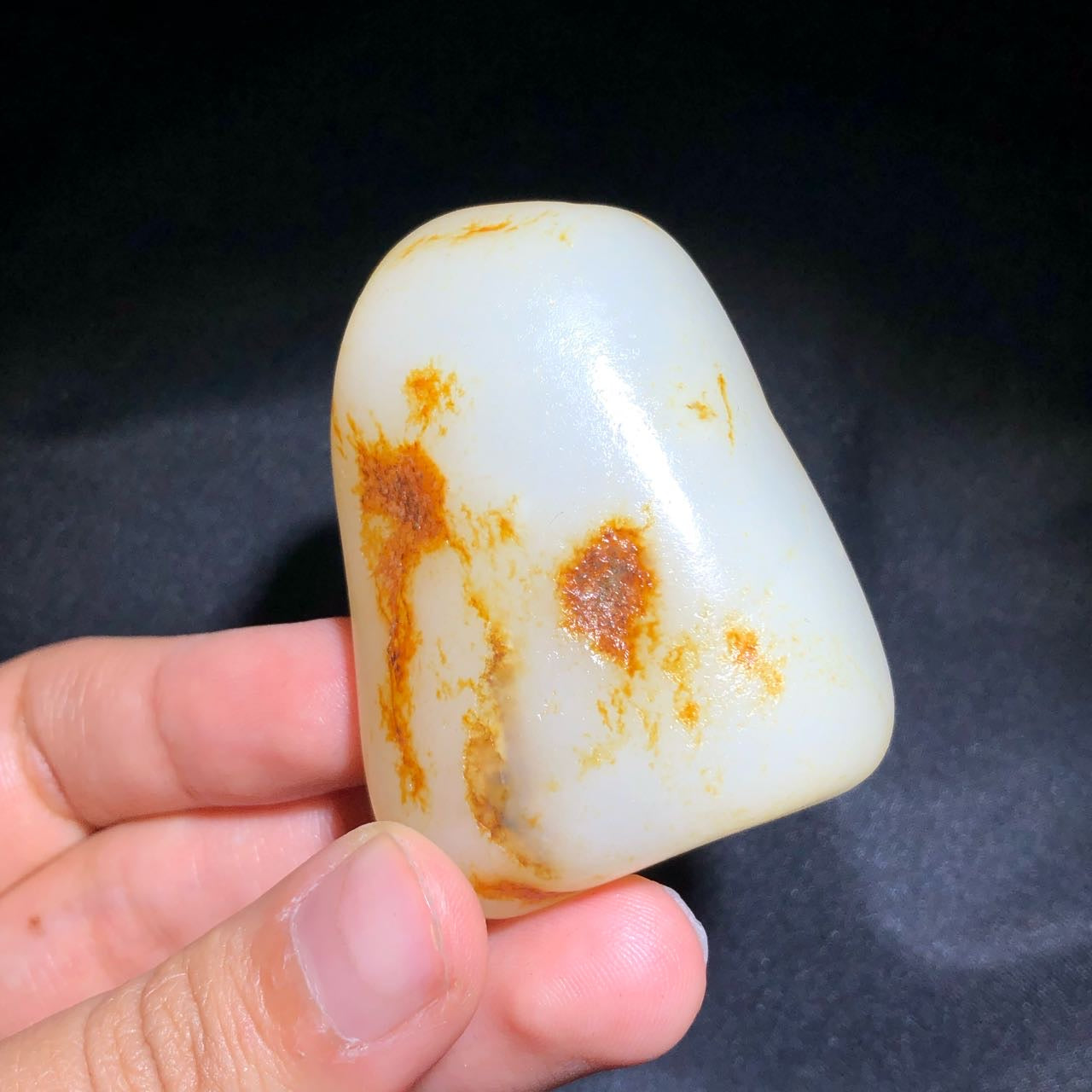和田玉-洒金皮白肉籽料原石
