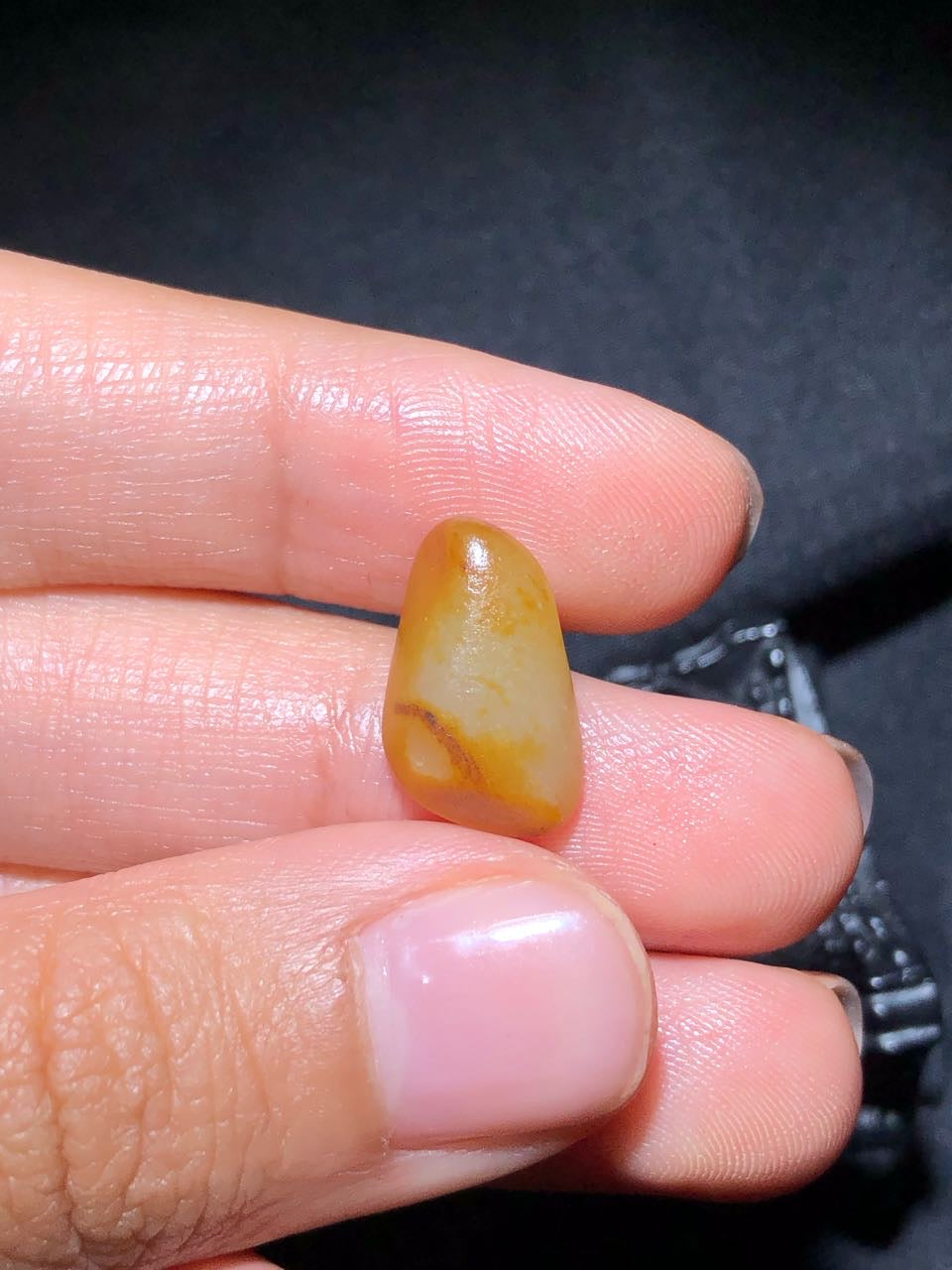 和田玉-洒金白肉籽料
