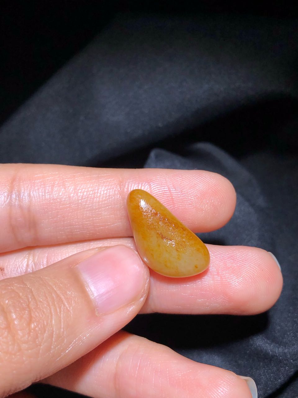 和田玉-黄皮籽料原石