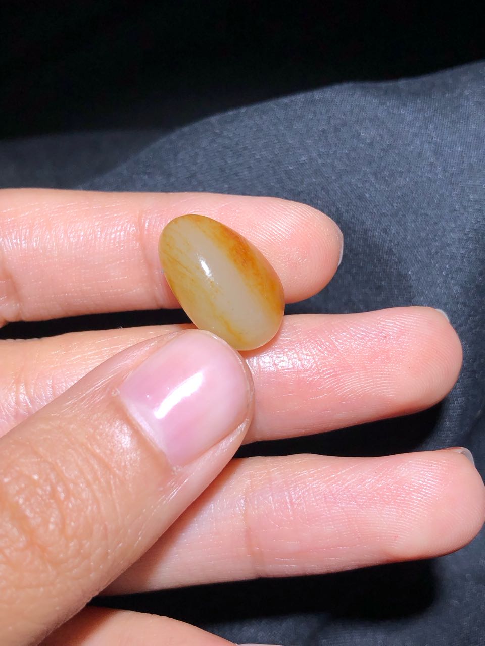 和田玉-红皮白肉籽料原石