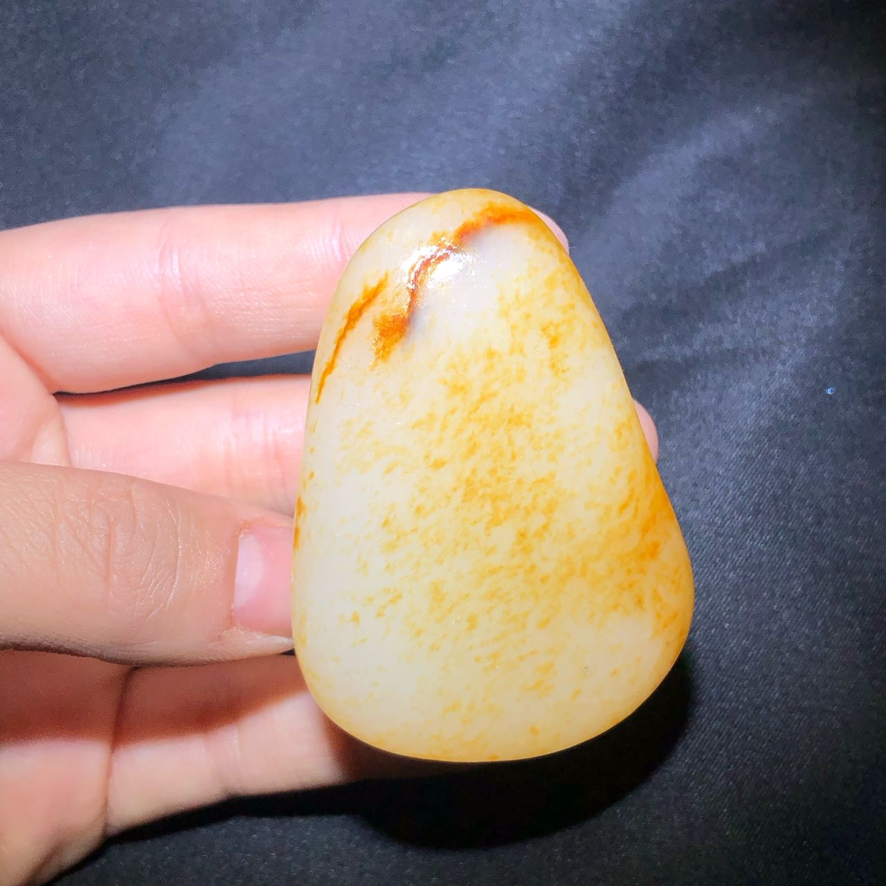 和田玉-洒金皮白肉籽料原石