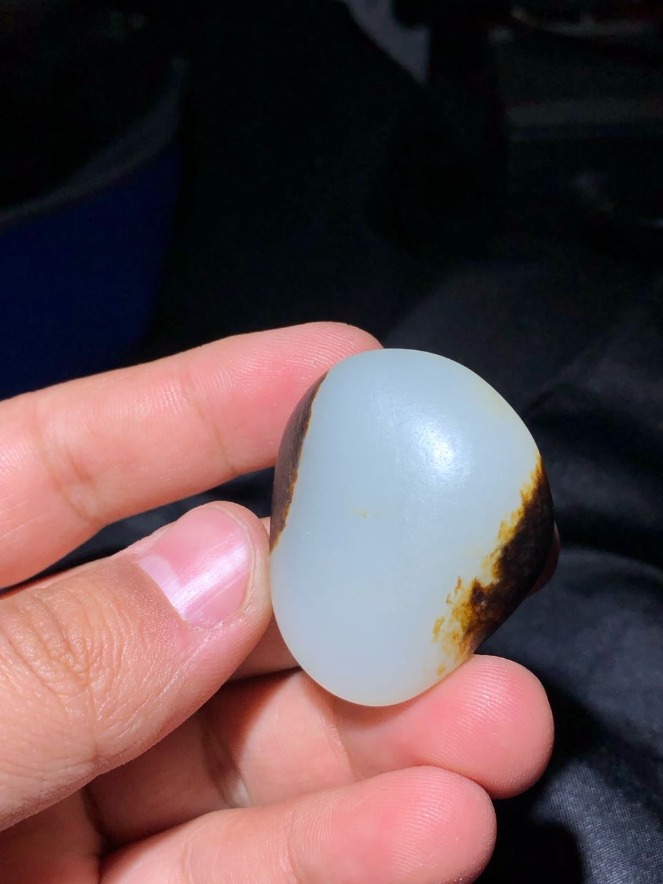和田玉-双面聚黑皮白肉籽料原石