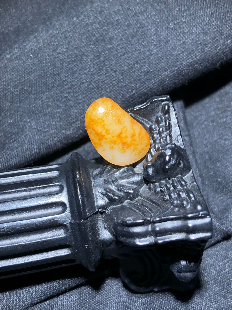 和田玉-洒金皮白肉籽料原石