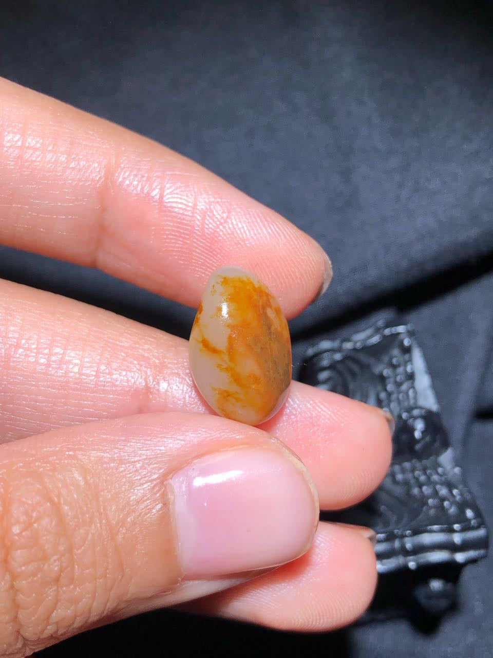 和田玉-红皮白肉籽料